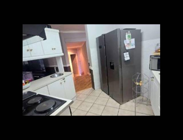 3 bed property to rent in BAYSVALLEY